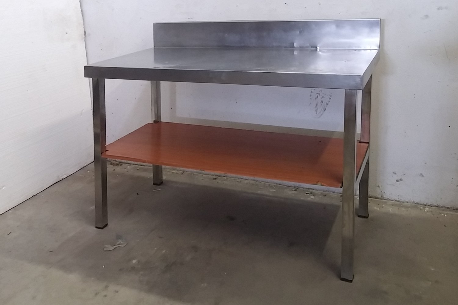 Mesa de acero inoxidable de 120cm de ocasiรณn en cabauoportunitats.com