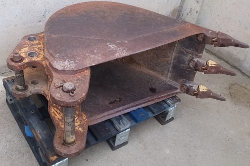 Pala cuchara para retroexcavadora de ocasión en cabauoportunitats.com