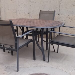 Taula terrassa d'ocasió amb 4 cadires a cabauoportunitats.com