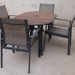 Taula terrassa d'ocasió amb 4 cadires a cabauoportunitats.com