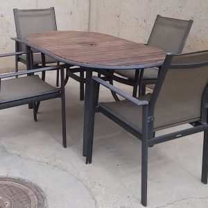 Mesa y sillas de terraza de ocasión en cabauoportunitats.com