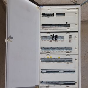 Quadre elèctric HAGER 120cm d'ocasió a cabauoportunitats.com
