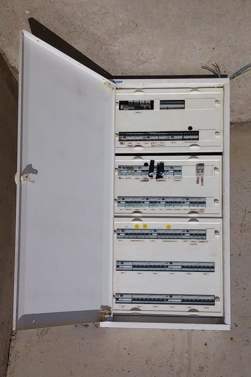 Cuador eléctrico HAGER 120cm de ocasión en cabauoportunitats.com