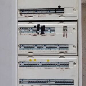 Quadre elèctric HAGER 120cm d'ocasió a cabauoportunitats.com