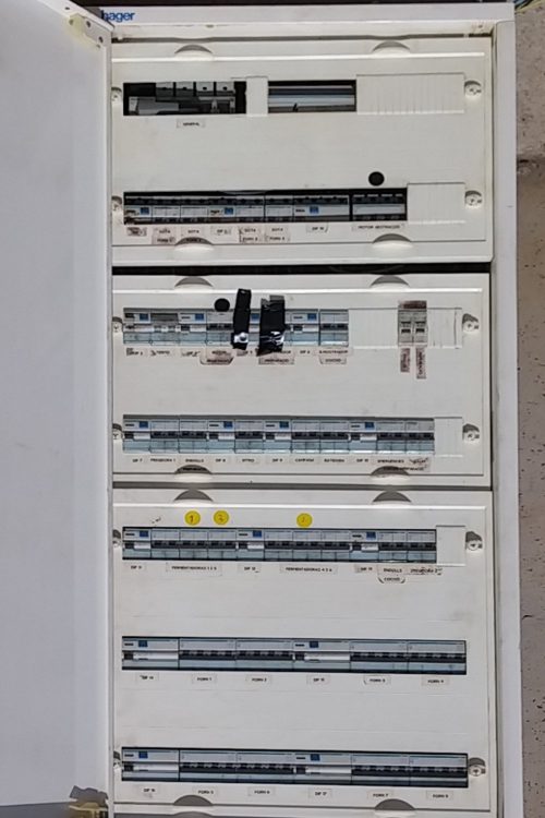 Cuador eléctrico HAGER 120cm de ocasión en cabauoportunitats.com