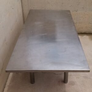 Taula de treball d'inox de 250cm d'ocasió a cabauoportunitats.com