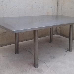 Taula de treball d'inox de 250cm d'ocasió a cabauoportunitats.com