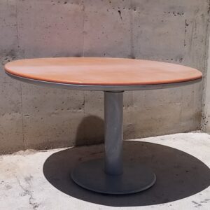 Taula ovalada oficina 123cm d'ocasió a cabauoportunitats.com