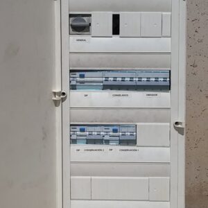 Quadre elèctric HAGER 65x28x12cm d'ocasió a cabauoportunitats.com