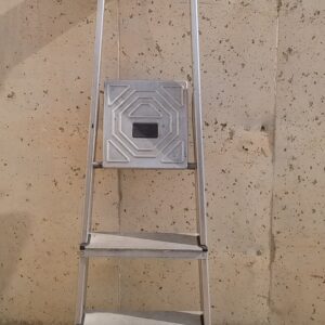 Escalera plegable de 3 peldaños de ocasión en cabauoportunitats.com