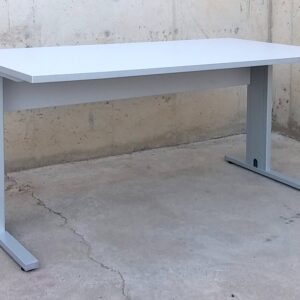Escritorio gris tara estética 160x80x72cm de ocasión en cabauoportunitats.com