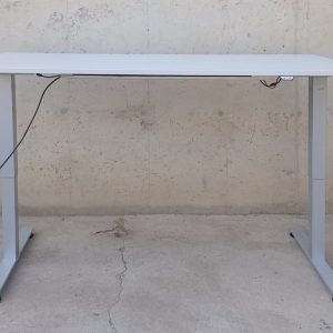 Mesa gris de altura regulable ( 180x80cm ) en cabauoportunitats.com