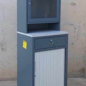 Armario de persiana para ordenador ↑ 165cm nuevo con tara estética en cabauoportunitats.com