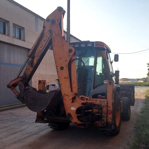 Retroexcavadora CASE 580 Super LE de ocasión en cabauoportunitats.com