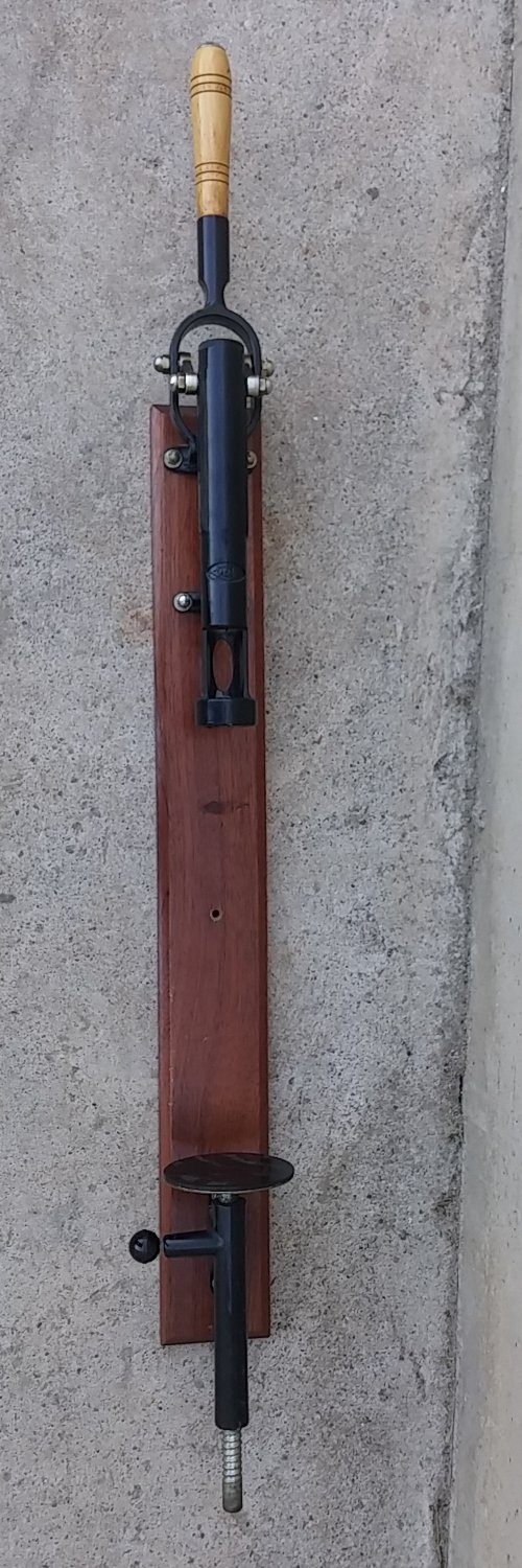 Sacacorchos de pared para botellas de vino de ocasión en cabauoportunitats.com