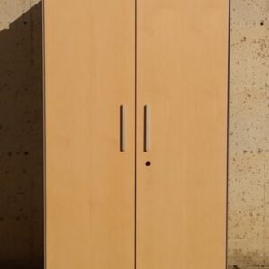 Armario de oficina de ocasión fabricado en chapa y madera en cabauoportunitats.com