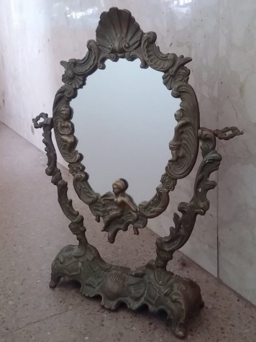 Espejo antiguo de bronce en muy buenas condiciones en cabauoportunitats.com