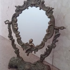 Espejo antiguo de bronce en muy buenas condiciones en cabauoportunitats.com