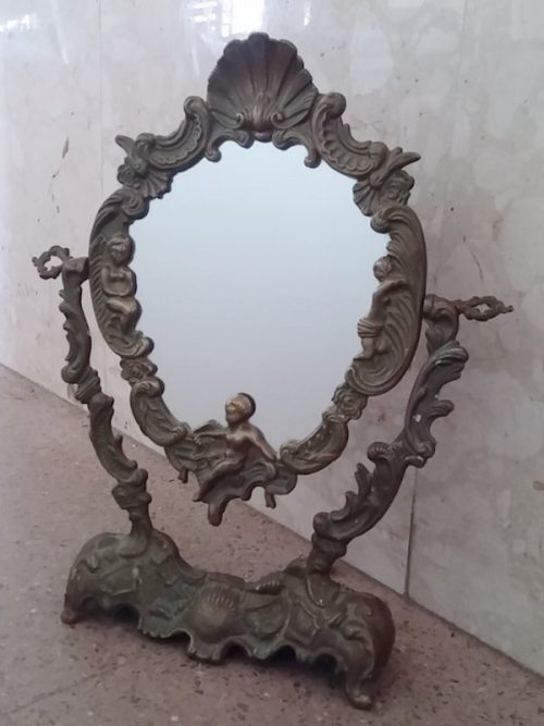 Espejo antiguo de bronce en muy buenas condiciones en cabauoportunitats.com