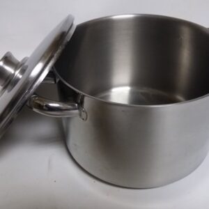 Olla de acero inoxidable con tapa LOURENÇO en cabauoportunitats.com
