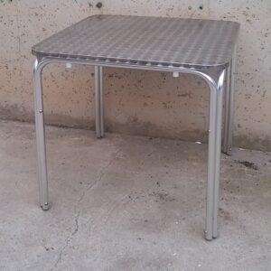 Taula terrassa d'acer inoxidable 70x70cm d'ocasió a cabauoportunitats.com Balaguer - Lleida - Catalunya.