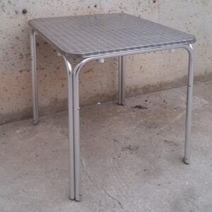Taula terrassa d'acer inoxidable 70x70cm d'ocasió a cabauoportunitats.com Balaguer - Lleida - Catalunya.