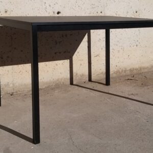 Taula negra + 4 cadires blanques d'ocasió a cabauoportunitats.com Balaguer - Lleida - Catalunya