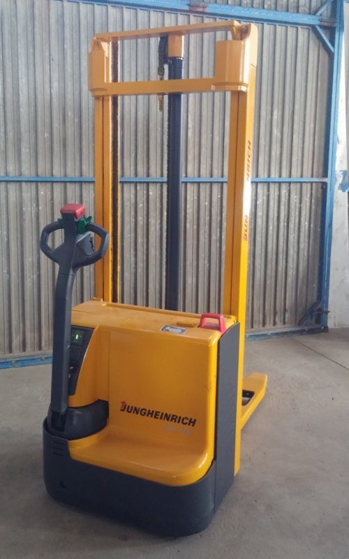 Apilador eléctrico JUNGHEINIRICH EJC 110 de ocasión en cabauoportunitats.com