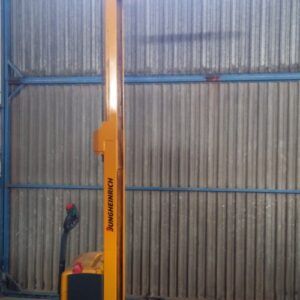 Apilador eléctrico JUNGHEINIRICH EJC 110 de ocasión en cabauoportunitats.com