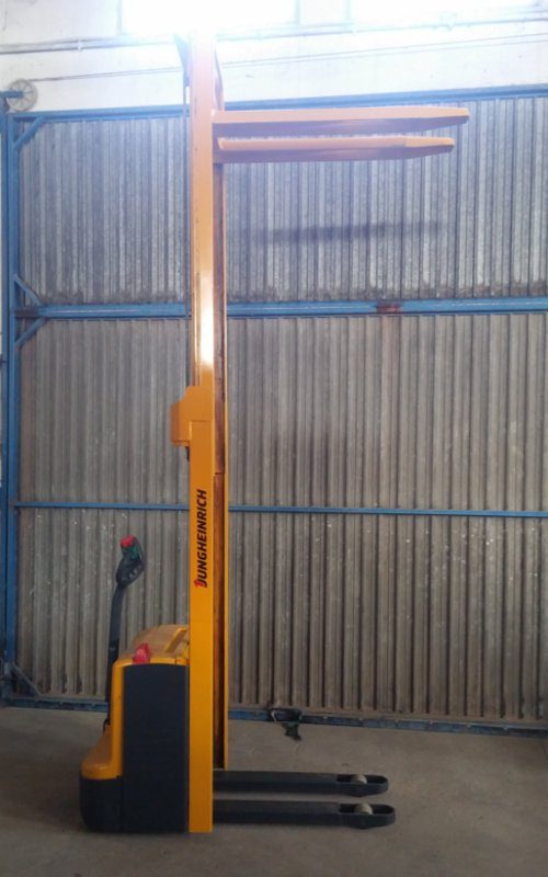 Apilador eléctrico JUNGHEINIRICH EJC 110 de ocasión en cabauoportunitats.com