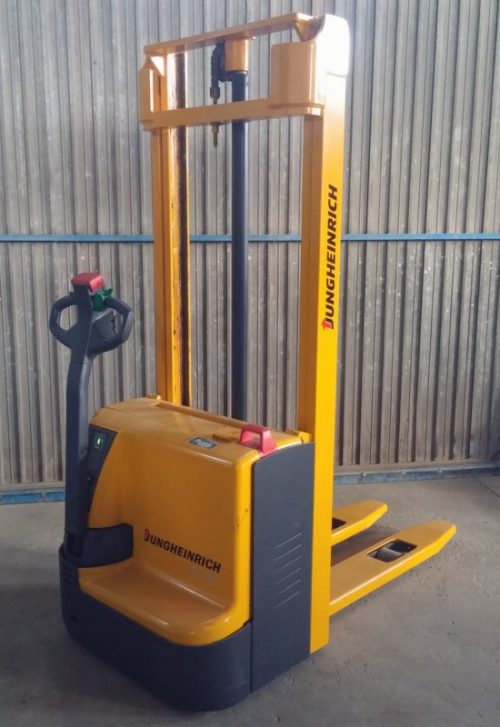 Apilador eléctrico JUNGHEINIRICH EJC 110 de ocasión en cabauoportunitats.com