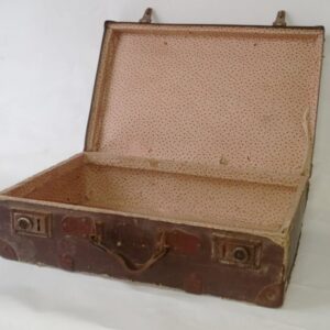 Maleta vintage de cartón de ocasión en cabauoportunitats.com