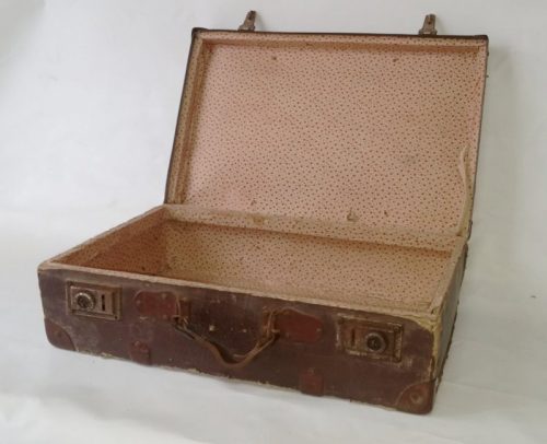 Maleta vintage de cartón de ocasión en cabauoportunitats.com