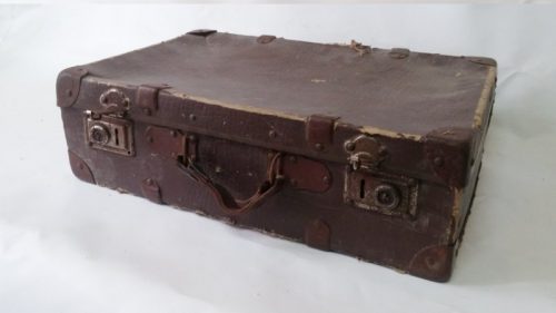 Maleta vintage de cartón de ocasión en cabauoportunitats.com
