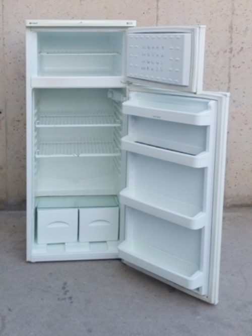 Frigorífico INDESIT 139cm  de ocasión en cabuaoportunitats.com