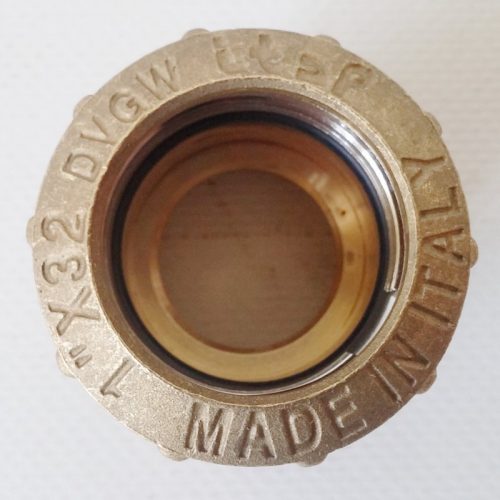 Racor de latón ø32mm 1" de ocasión en cabauoportunitats.com