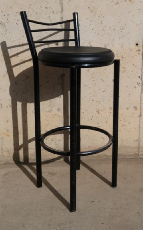 Taburete de tubo de acero de รธ39x80cm d'ocasiรณ en cabauoportunitats.com