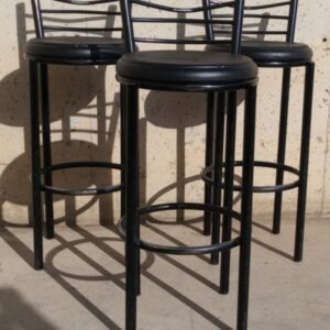 Taburete de tubo de acero de รธ39x80cm d'ocasiรณ en cabauoportunitats.com