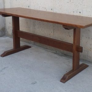 Mesa rústica de madera de ocasión en cabauoportunitats.com