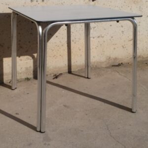 Taula per a terrassa 70x70cm d'ocasió a cabauoportunitats.com Balaguer - Lleida - Catalunya