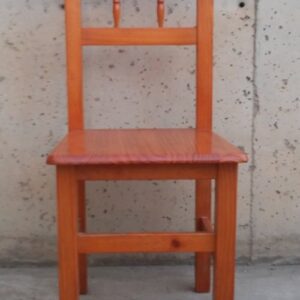 Silla de madera de pino de ocasión en cabauoportunitats.com