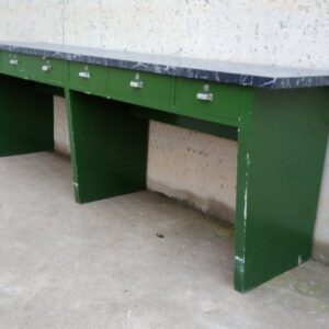 Mesa mostrador de ocasión con cajones en cabauoportunitats.com