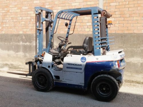 Carretilla elevadora TECNOCAR FDC 25P de ocasión en cabauoportunitats.com