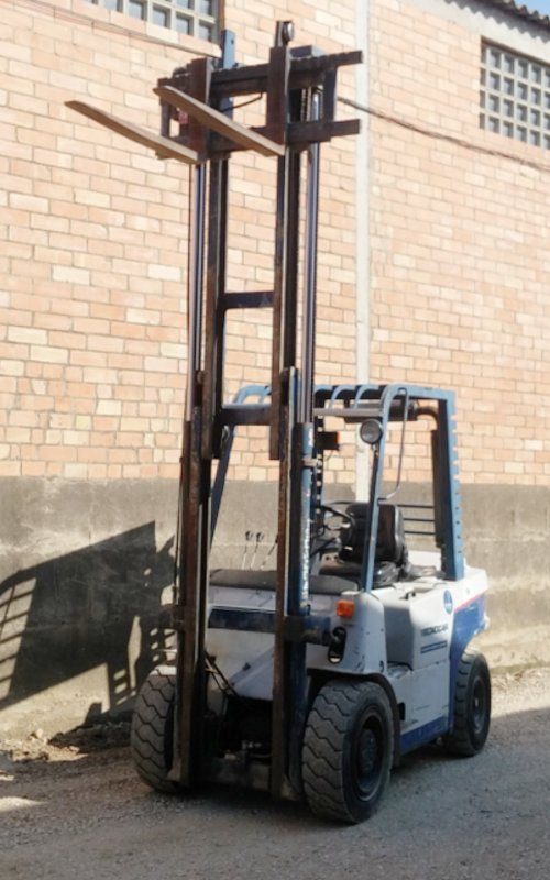 Carretilla elevadora TECNOCAR FDC 25P de ocasión en cabauoportunitats.com