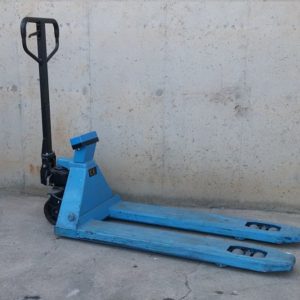 Transpaleta manual con báscula 2000kg de ocasión en cabauoportunitats.com