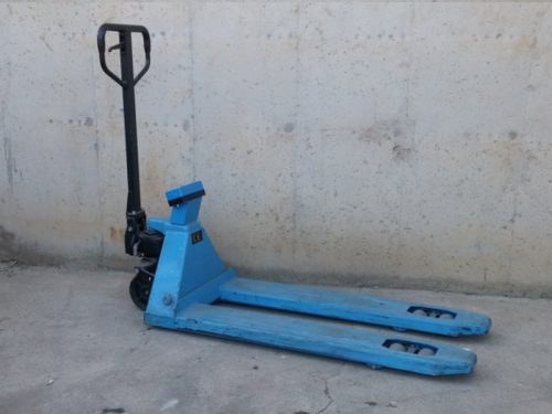 Transpaleta manual con báscula 2000kg de ocasión en cabauoportunitats.com