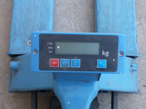Transpaleta manual con báscula 2000kg de ocasión en cabauoportunitats.com