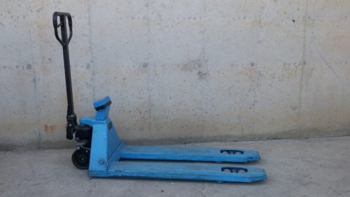 Transpaleta manual con báscula 2000kg de ocasión en cabauoportunitats.com