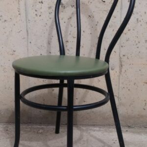 Silla acolchada de tubo de acero de ocasión en cabauoportunitats.com