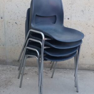 Cadira apilable negra d'ocasió a cabauoportunitats.com Balaguer - Lleida - Catalunya